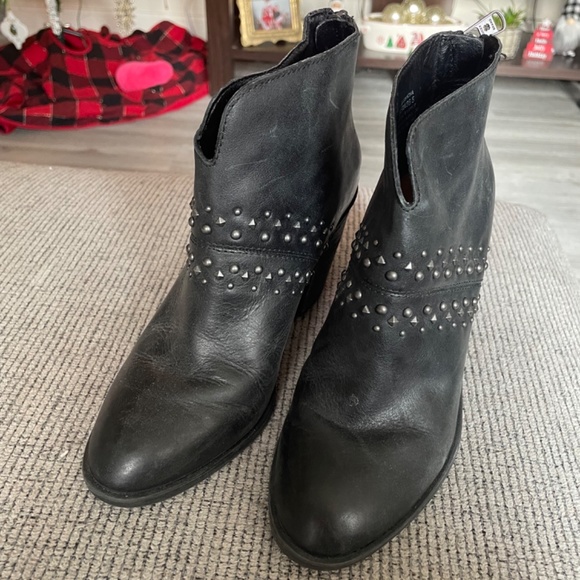Lucky brand booties size 6.5 studded black ankle boots leather - Picture 2 of 5